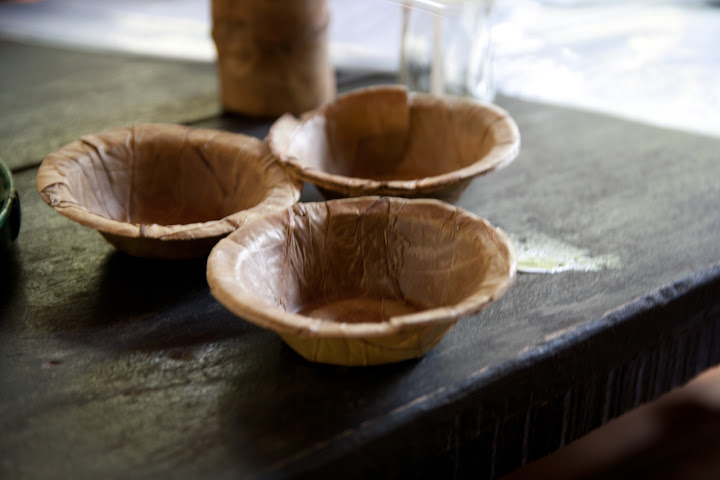 Экологически чистая одноразовая посуда из пальмовых листьев, после использования идет в компост